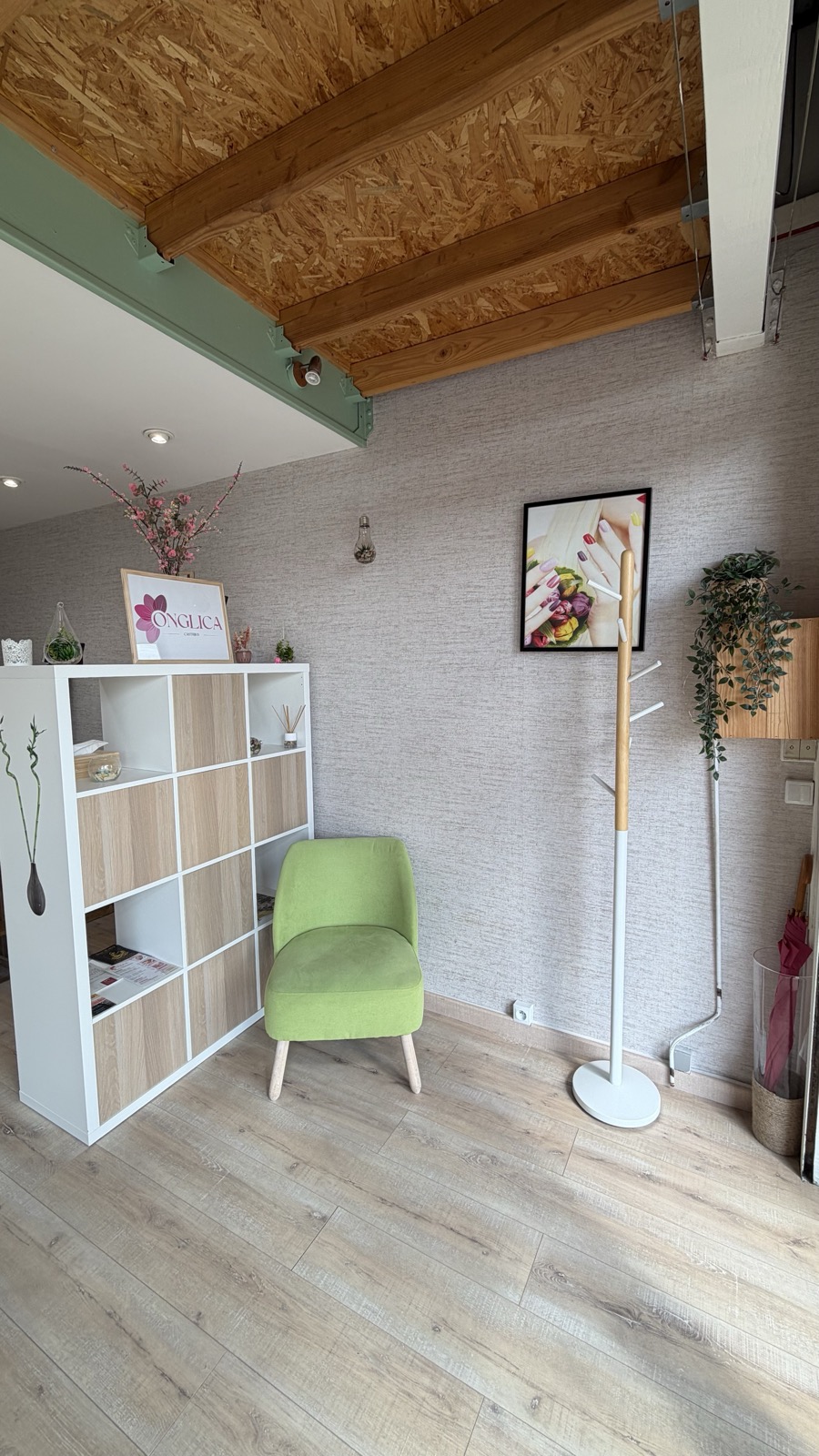Salon Onglica 3