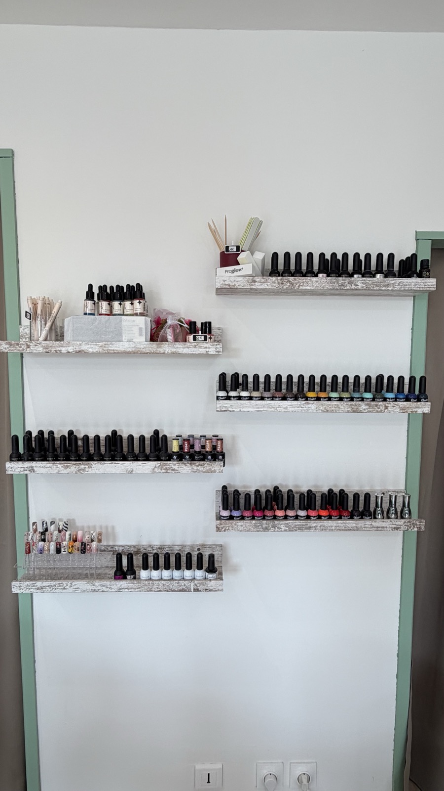 Salon Onglica 5