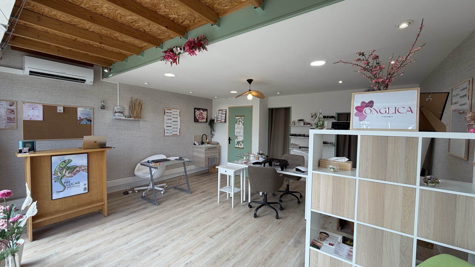 Salon Onglica 3